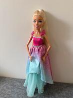 Grote beweegbare Barbie pop met haar accessoires, Kinderen en Baby's, Speelgoed | Poppen, Ophalen of Verzenden, Zo goed als nieuw