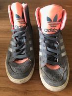 Hoge Adidas sneakers, grijs met roze accenten - Maat 39, Gedragen, Grijs, Ophalen of Verzenden, Sneakers of Gympen