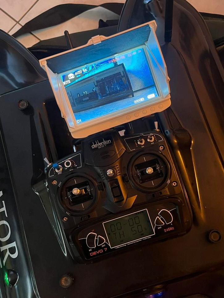 Gladiator voerboot incl. Raymarine 5 & frontcam, Hobby en Vrije tijd, Modelbouw | Radiografisch | Helikopters en Quadcopters, Zo goed als nieuw