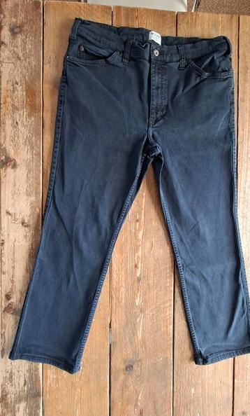 Zwarte Mustang jeans maat 40 /30.
Taille 48 cm.
Binnenbeenle beschikbaar voor biedingen