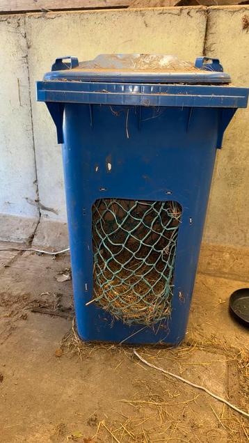 (Paarden) hooi bak beschikbaar voor biedingen