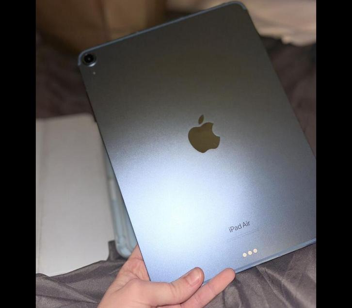 Ipad air 2022 met doos adv goed lezen, Computers en Software, Apple iPads, Zo goed als nieuw, Apple iPad Air, 11 inch, 64 GB, Verzenden
