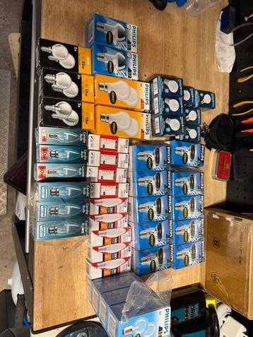 Grote hoeveelheid gloeilampen. Nieuw.Divers E27, E14,bajonet beschikbaar voor biedingen