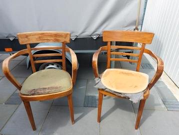 2 antieke stoeltjes uit 1956.