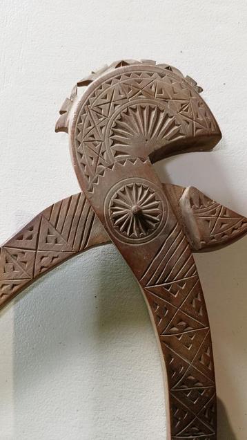 Handgesneden houten notenkraker in vorm van hanenkop beschikbaar voor biedingen