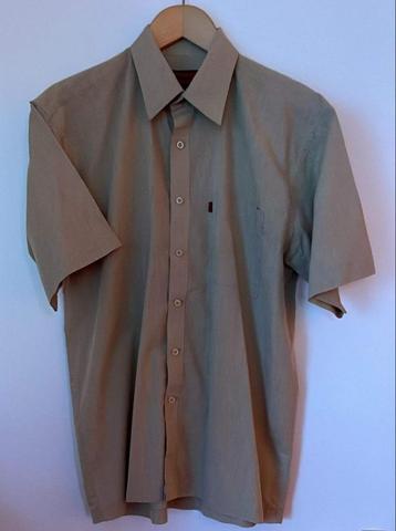 Beige overhemd beschikbaar voor biedingen
