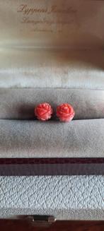 Antieke oorbellen roze koraal roosjes., Ophalen of Verzenden, Overige materialen, Oorbellen