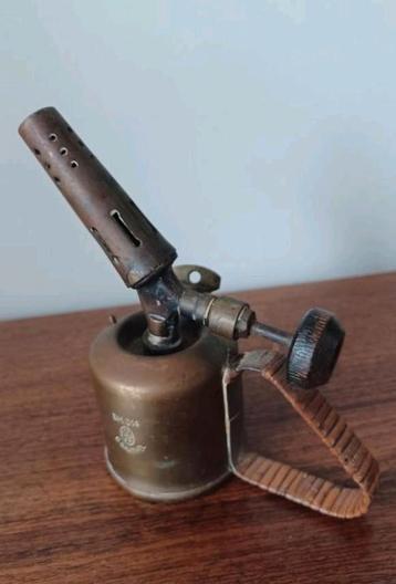 Antieke ( verf) brander beschikbaar voor biedingen
