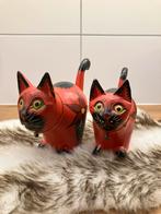 2 houten katten beeldjes. Beschilderd. Oranje met bloemen, Verzenden, Gebruikt, Dier