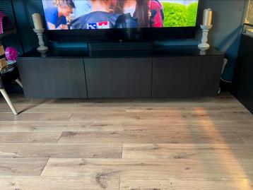 Ikea Besta tv meubel met toppaneel van glas beschikbaar voor biedingen