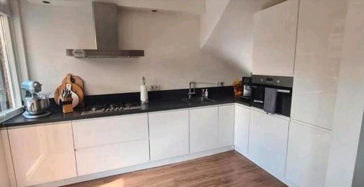Kvik keuken hoogglans wit greeploos incl.apparatuur+garantie, Huis en Inrichting, Keuken | Complete keukens, Zo goed als nieuw