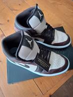 Air Jordan 1 mid se, Ophalen of Verzenden, Zo goed als nieuw