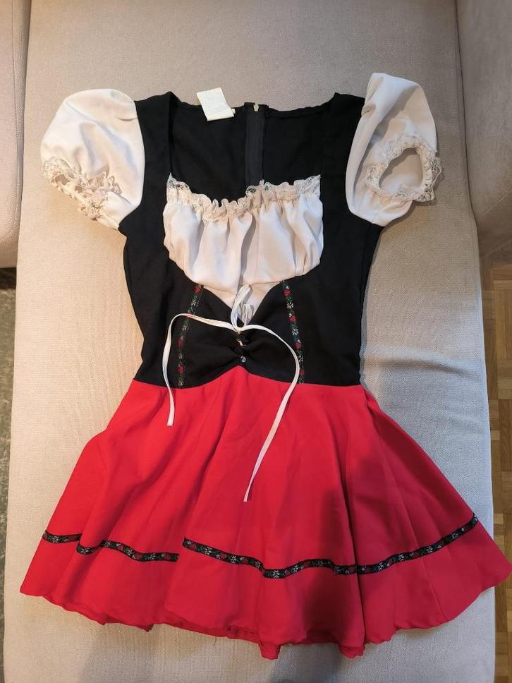 Carnavalskleding tiroler jurkje maat S (rood/zwart), Kleding | Dames, Carnavalskleding en Feestkleding, Zo goed als nieuw, Kleding
