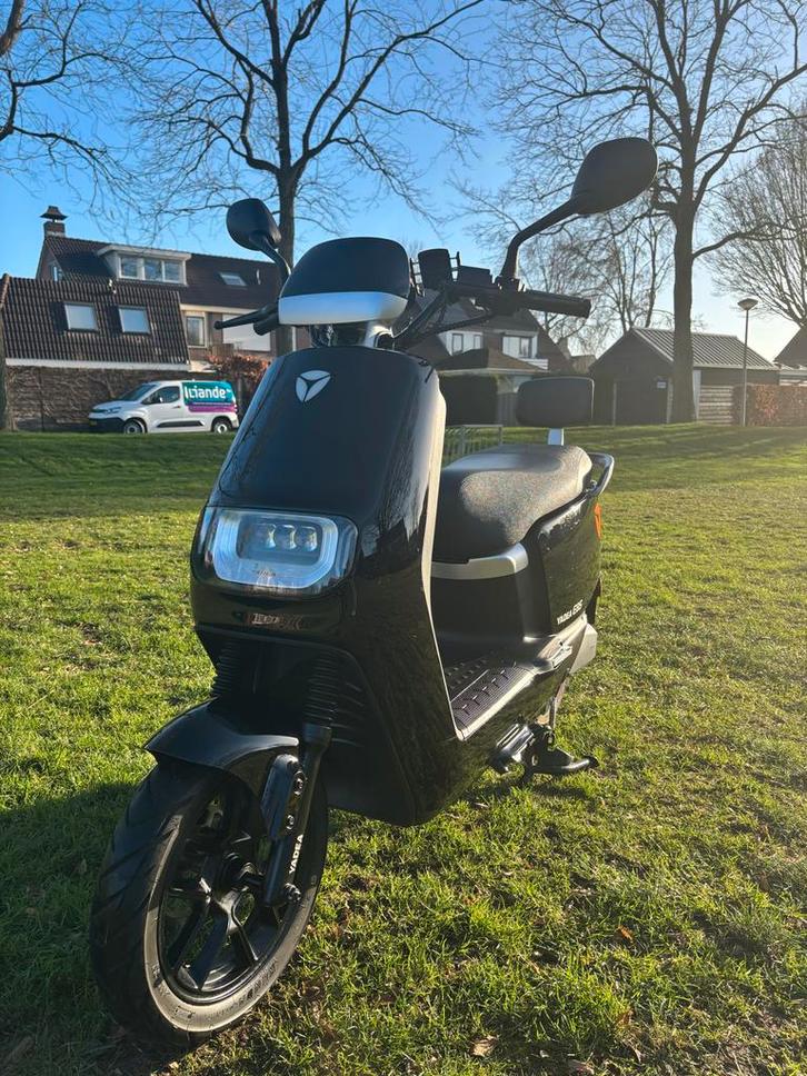 Yadea ES8 Zwart - Elektrische Scooter, Fietsen en Brommers, Scooters | Yamaha, Zo goed als nieuw, Overige modellen, Maximaal 45 km/u