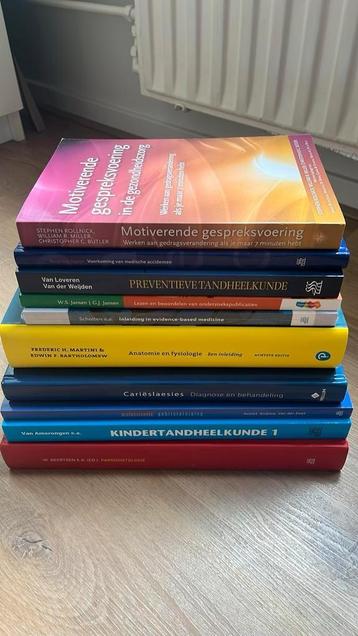 Studieboeken (1e jaars) mondzorgkunde NIEUW!! beschikbaar voor biedingen