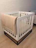 Witte box, nieuwstaat. Inlcusief matras en bekleding., Kinderen en Baby's, Ophalen, Zo goed als nieuw, Overige typen