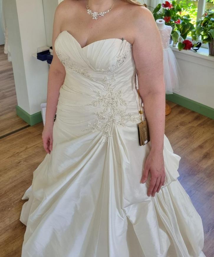 Demetrios deluxe trouwjurk maat 44 – ivoor - met accessoires, Kleding | Dames, Trouwkleding en Trouwaccessoires, Zo goed als nieuw