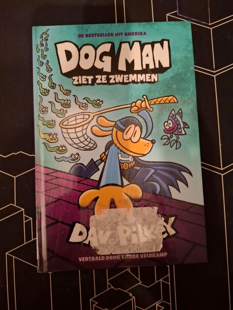 Dog Man Ziet Ze Zwemmen - Dav Pilkey ex bieb boek, Ophalen of Verzenden