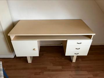 Bureau - gratis af te halen beschikbaar voor biedingen