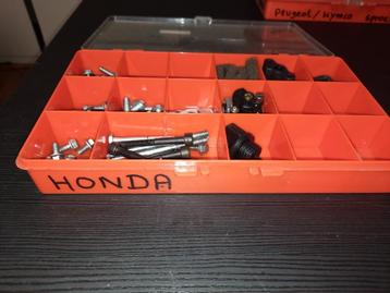 Honda sproeiers en onderdelen divers netjes in Box. beschikbaar voor biedingen
