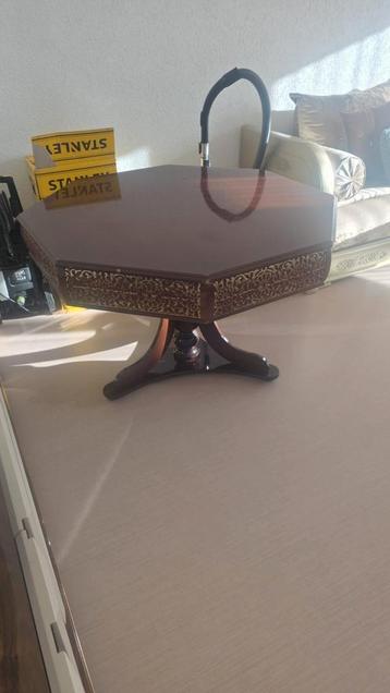 Tafel 1 meter beschikbaar voor biedingen