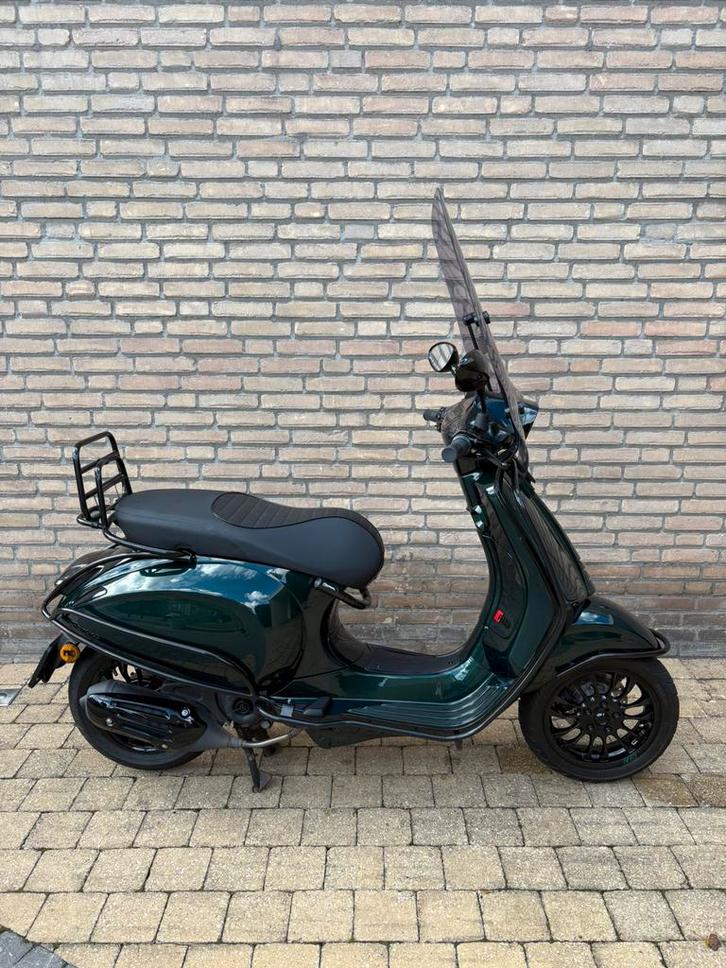Vespa Sprint 2021 Space Green, Fietsen en Brommers, Scooters | Vespa, Zo goed als nieuw, Overige modellen, Benzine, Ophalen