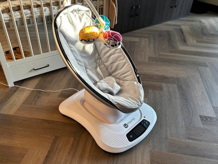 4Moms MamaRoo Babyswing - Wit / Wipstoel electrisch, Kinderen en Baby's, Wipstoeltjes, Zo goed als nieuw, Schommelstoel, Overige merken