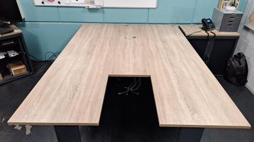 2 bureaus met inham voor bijv. Printer