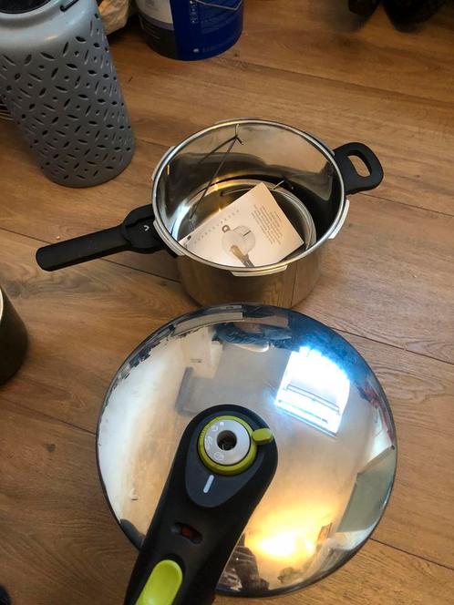 Snelkookpan 6 liter zo goed als nieuw, Huis en Inrichting, Keuken | Potten en Pannen, Nieuw, Ophalen of Verzenden