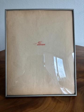 Vintage fotolijstje ME met metalen rand en bol glas 24*30. beschikbaar voor biedingen