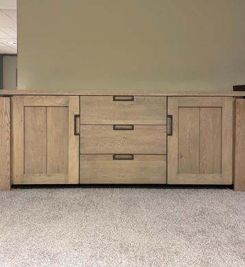 Nieuw massief eikenhouten dressoir beschikbaar voor biedingen