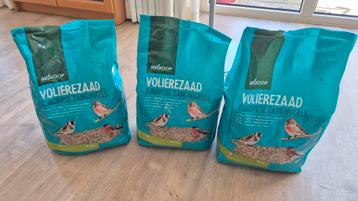 3 nieuwe zakken van 4 kg Volièrezaad Europese zangvogel beschikbaar voor biedingen
