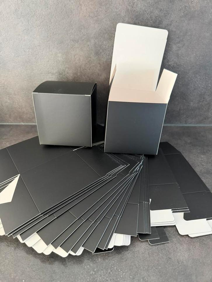 Nieuwe zwart en witte geschenkdozen 12 stuks !, Doe-het-zelf en Verbouw, Kratten en Dozen, Nieuw, Doos, Minder dan 50 cm, Minder dan 35 cm
