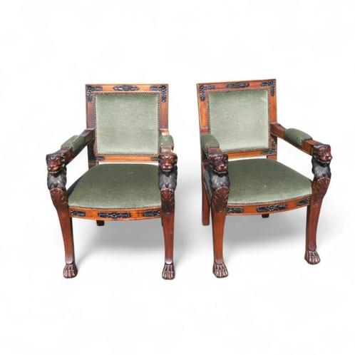 Twee fauteuils met leeuwenkoppen, Huis en Inrichting, Fauteuils, Zo goed als nieuw, Hout, Stof, 50 tot 75 cm, Minder dan 75 cm