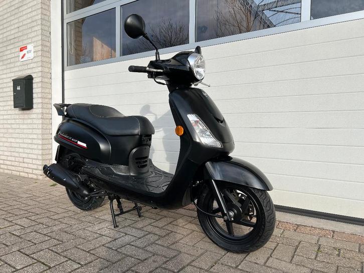 ZGAN.: Sym Fiddle 2 Bromscooter. 45km. 4T. Mat/ Glans zwart, Fietsen en Brommers, Scooters | SYM, Zo goed als nieuw, Fiddle, Maximaal 45 km/u
