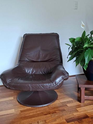 Vintage draaifauteuil beschikbaar voor biedingen