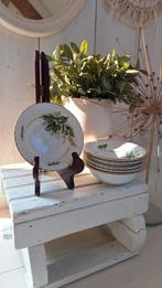 Vintage schalen set, schaaltjes, porselein met lelietjes, Gebruikt, Vintage, Ophalen of Verzenden, Nvt