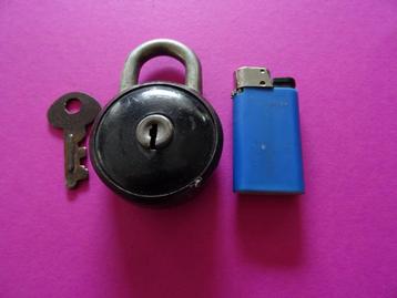 OUD ANTIEK HANGSLOT + SLEUTEL SLOT SLOTEN SLEUTELS beschikbaar voor biedingen