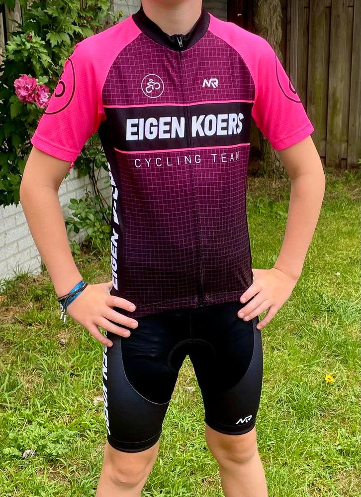 “Eigen Koers” fietspak 3 delig kids Nieuw!!, Fietsen en Brommers, Fietsaccessoires | Fietskleding, Zo goed als nieuw, Bovenkleding