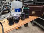 Nog diverse aude foto toestelen cameras en lenzen en flitser, Ophalen