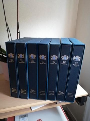  7  Davo albums met cassette vol postzegelmapjes beschikbaar voor biedingen