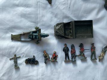 Britain vrachtwagen groen en 9 tinnen soldaten en kanon beschikbaar voor biedingen