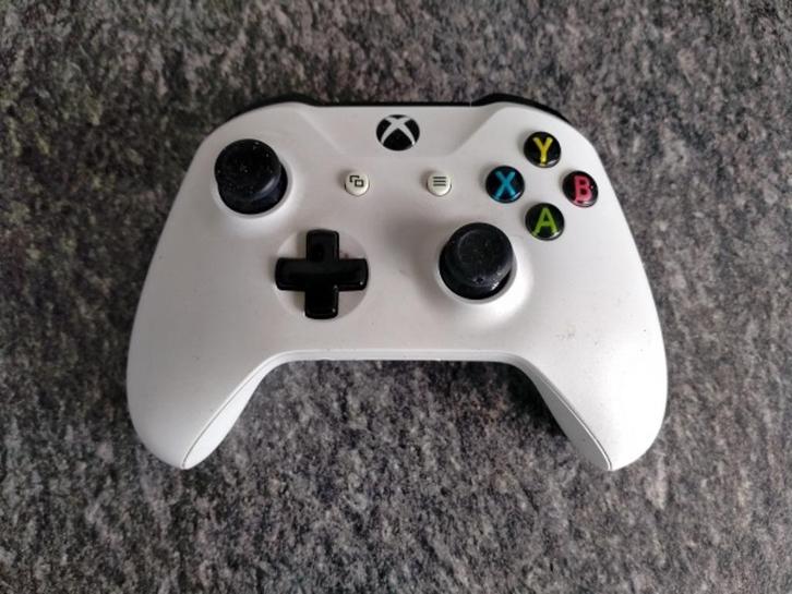 witte xbox one controller met stickdrift, Spelcomputers en Games, Spelcomputers | Xbox | Accessoires, Xbox One, Xbox Series X