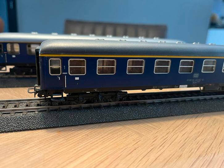 2x Marklin H0 4051 Sneltreinrijtuig 1e klas, Hobby en Vrije tijd, Modeltreinen | H0, Gebruikt, Wagon, Wisselstroom, Märklin, Analoog