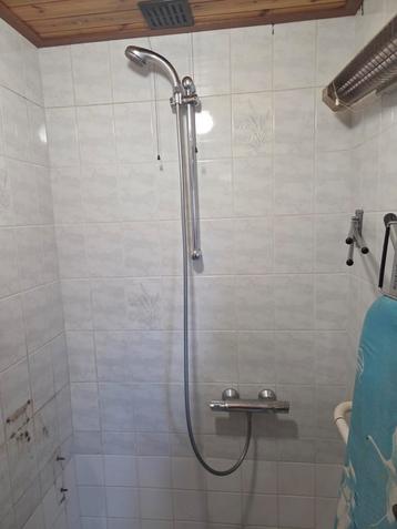 Complete douche met thermostaatkraan beschikbaar voor biedingen