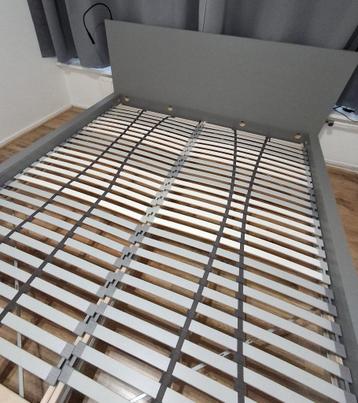 IKEA MALM bedframe hoog incl. LÖNSET lattenbodem - afbeelding 6