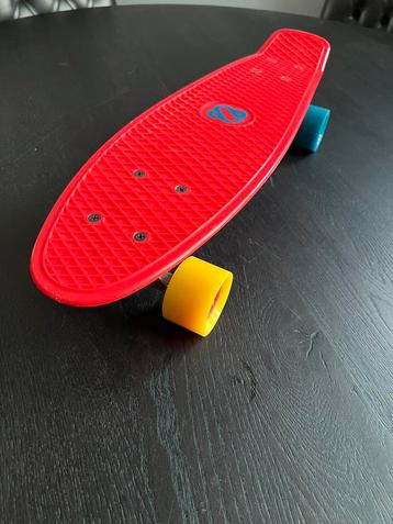 Junior skateboard zo goed als nieuw! beschikbaar voor biedingen