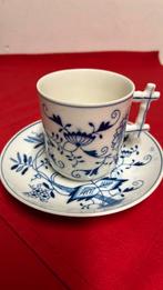 Antieke kop en schotel met Zwiebelmuster decoratie, Antiek en Kunst, Ophalen of Verzenden