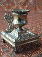 Mooie antieke koperen blaker uit Engeland 9 cm. uit 1870.