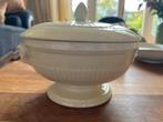 Wedgwood Edme opdekschaal met ramskoppen, Huis en Inrichting, Keuken | Servies, Ophalen of Verzenden, Zo goed als nieuw, Bord(en)